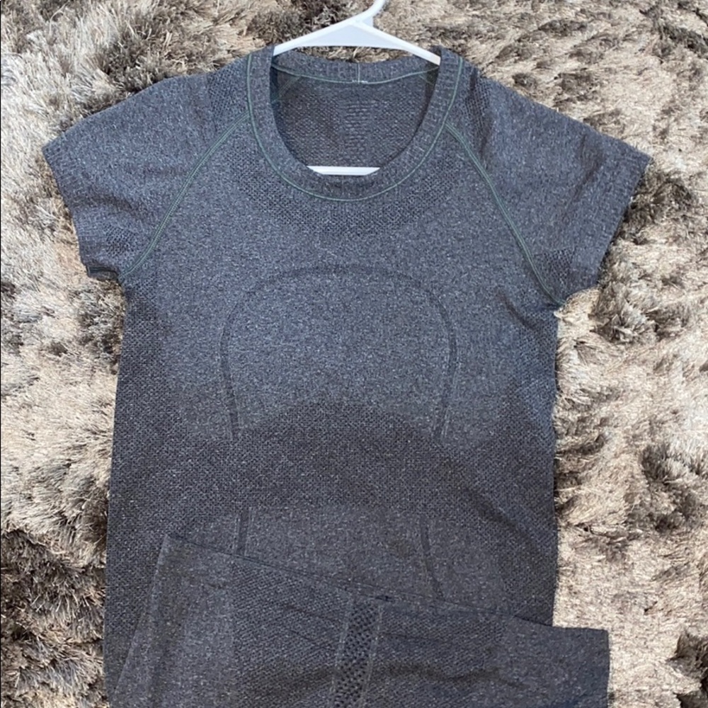 Lululemon women’s shirt